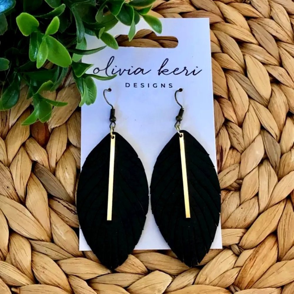Ava - Black leather earrings